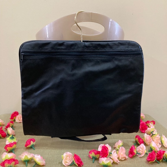 Claire's Hanging Travel Bag, Black - Picture 2 of 13